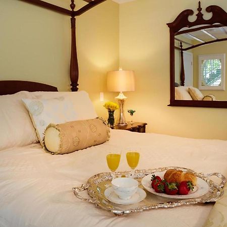 Seaglass Inn Bed And Breakfast Melbourne Beach Oda fotoğraf