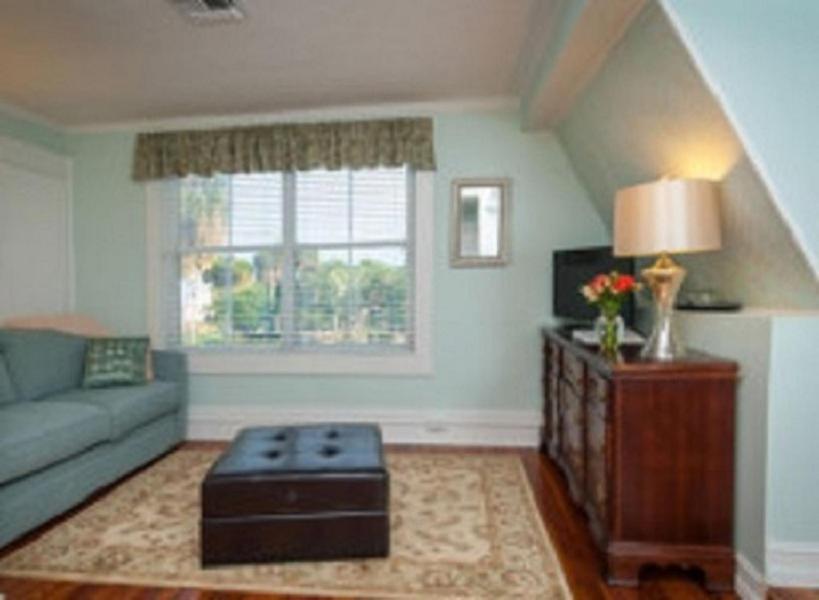 Seaglass Inn Bed And Breakfast Melbourne Beach Oda fotoğraf
