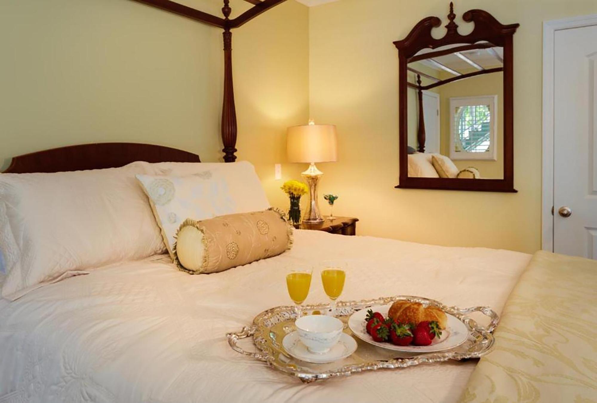 Seaglass Inn Bed And Breakfast Melbourne Beach Oda fotoğraf