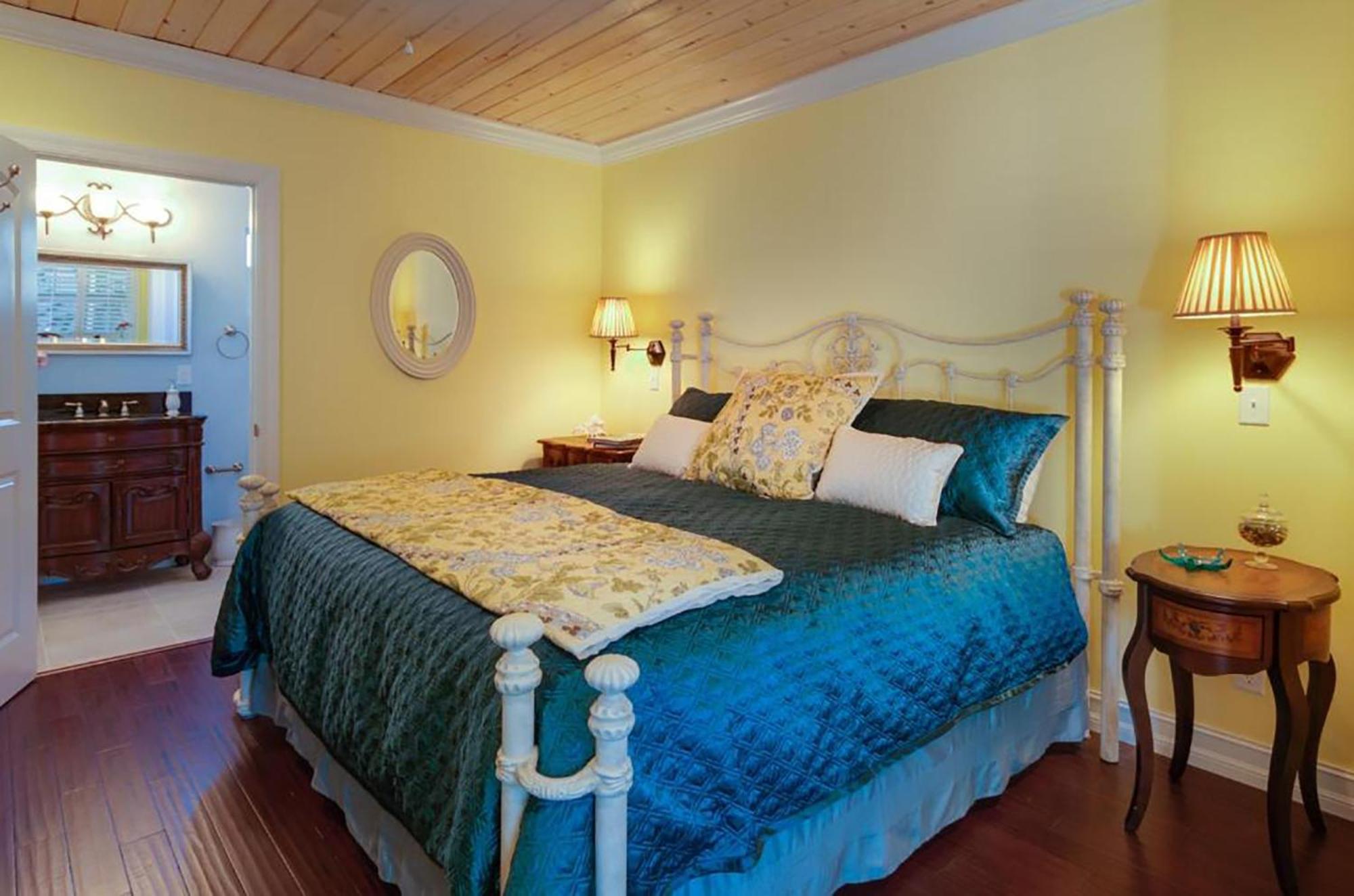 Seaglass Inn Bed And Breakfast Melbourne Beach Oda fotoğraf